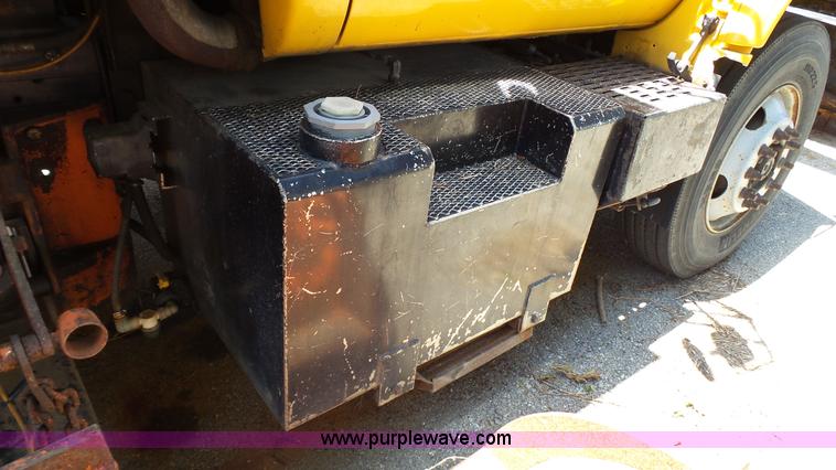 image for item K5493 2000 GMC C7500 dump truck