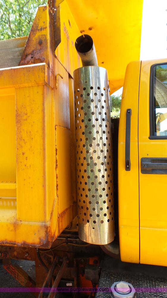 image for item K5493 2000 GMC C7500 dump truck