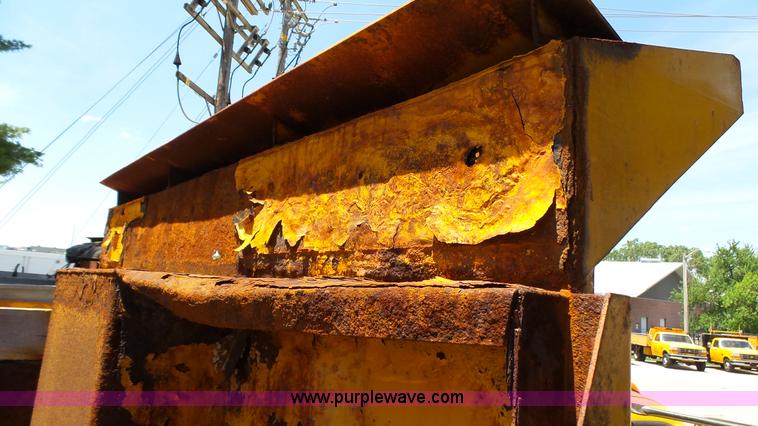 image for item K5493 2000 GMC C7500 dump truck