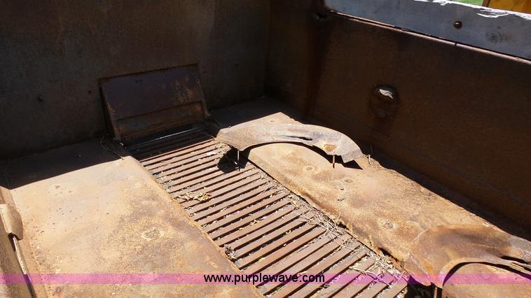 image for item K5493 2000 GMC C7500 dump truck