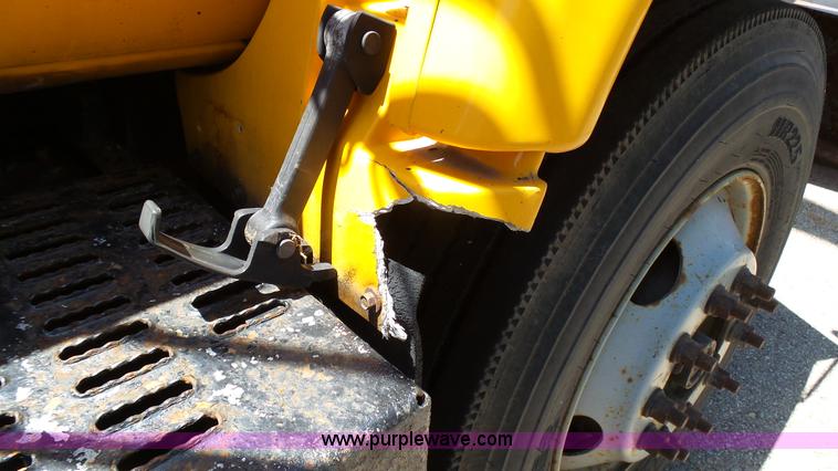 image for item K5493 2000 GMC C7500 dump truck