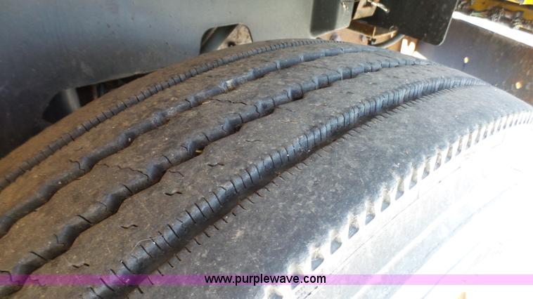 image for item K5493 2000 GMC C7500 dump truck