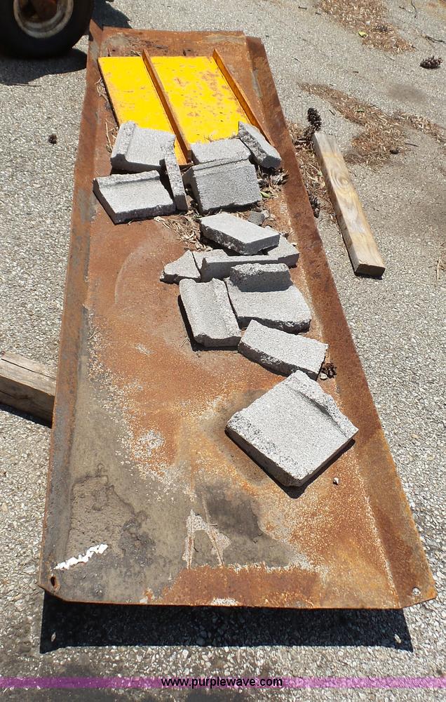 image for item K5493 2000 GMC C7500 dump truck