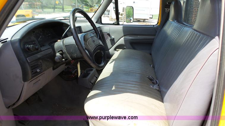 image for item K5497 1995 Ford F350 flatbed pickup truck