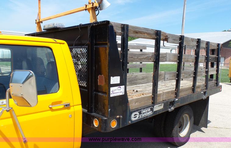image for item K5497 1995 Ford F350 flatbed pickup truck