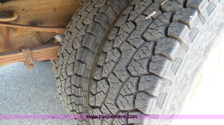 image for item K5497 1995 Ford F350 flatbed pickup truck