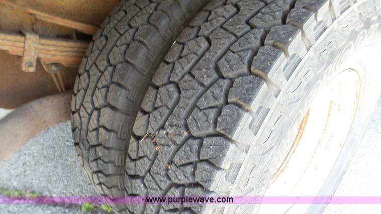 image for item K5497 1995 Ford F350 flatbed pickup truck