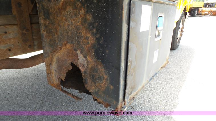 image for item K5497 1995 Ford F350 flatbed pickup truck