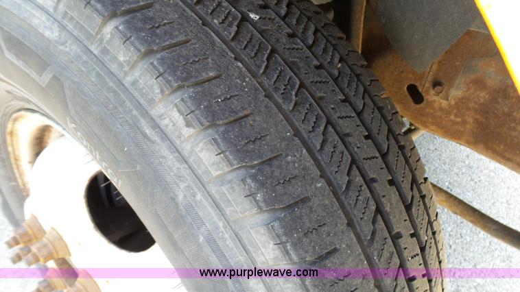 image for item K5497 1995 Ford F350 flatbed pickup truck