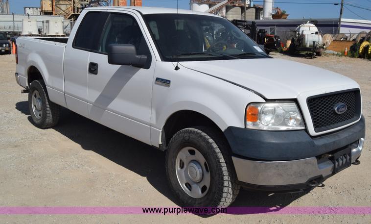 image for item K7280 2005 Ford F150 SuperCab pickup truck