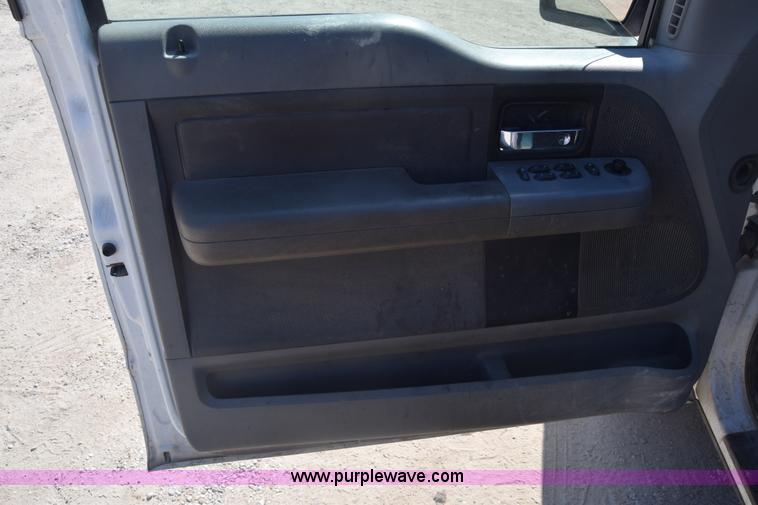 image for item K7280 2005 Ford F150 SuperCab pickup truck