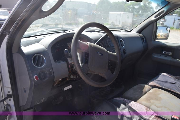 image for item K7280 2005 Ford F150 SuperCab pickup truck