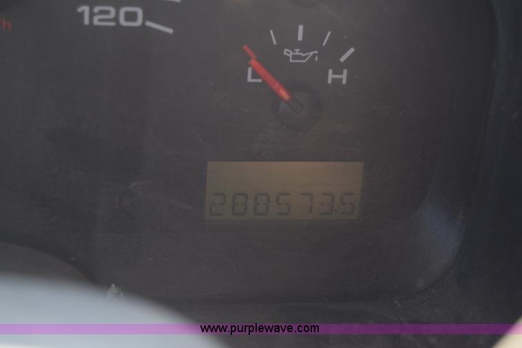 image for item K7280 2005 Ford F150 SuperCab pickup truck