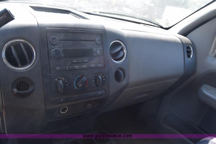 image for item K7280 2005 Ford F150 SuperCab pickup truck