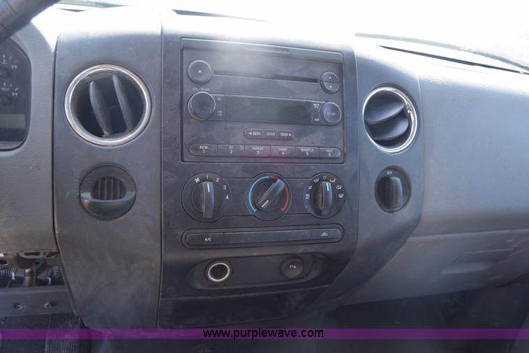 image for item K7280 2005 Ford F150 SuperCab pickup truck