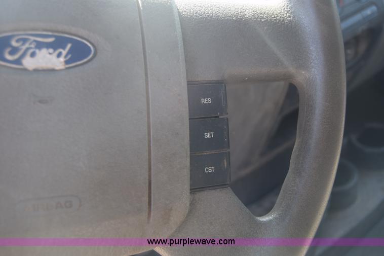 image for item K7280 2005 Ford F150 SuperCab pickup truck