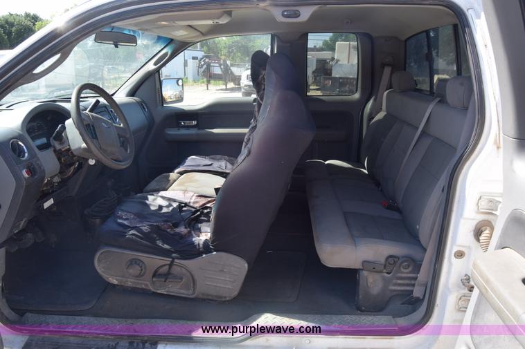 image for item K7280 2005 Ford F150 SuperCab pickup truck