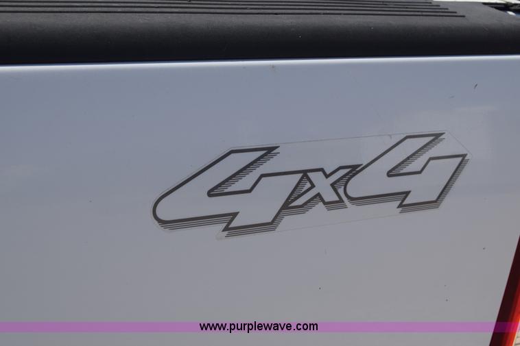 image for item K7280 2005 Ford F150 SuperCab pickup truck