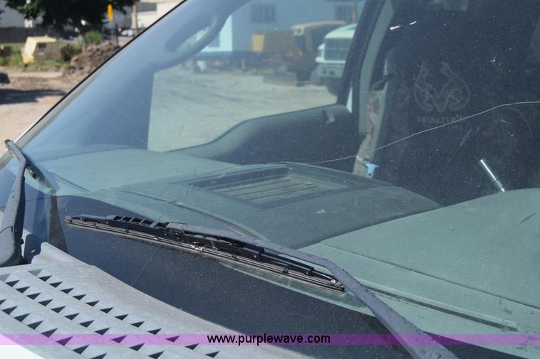 image for item K7280 2005 Ford F150 SuperCab pickup truck