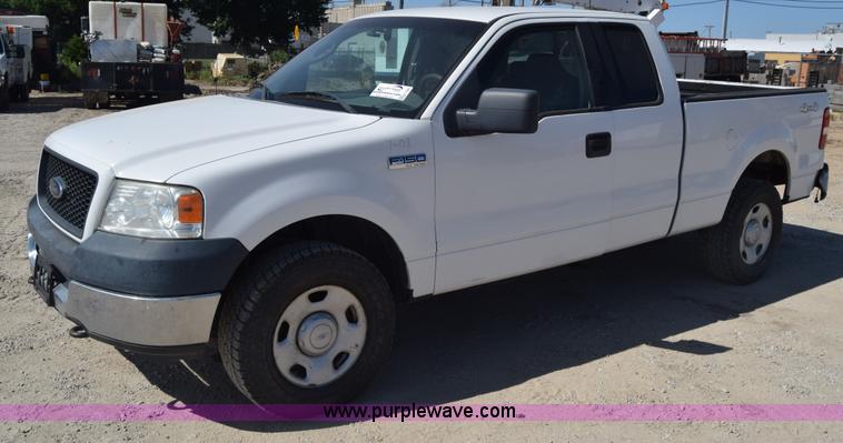 image for item K7280 2005 Ford F150 SuperCab pickup truck