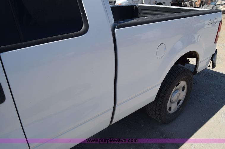 image for item K7280 2005 Ford F150 SuperCab pickup truck