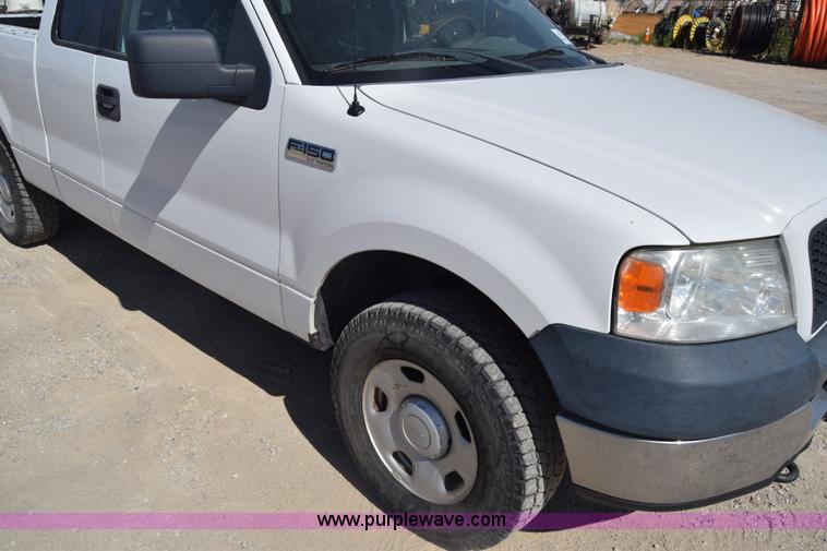 image for item K7280 2005 Ford F150 SuperCab pickup truck