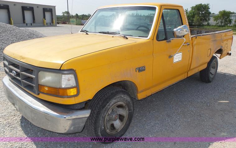 image for item K8366 1994 Ford F150 XL pickup truck