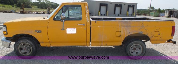 image for item K8366 1994 Ford F150 XL pickup truck