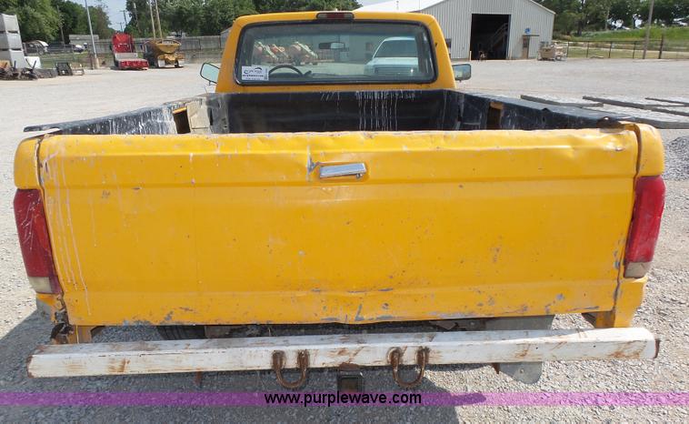 image for item K8366 1994 Ford F150 XL pickup truck