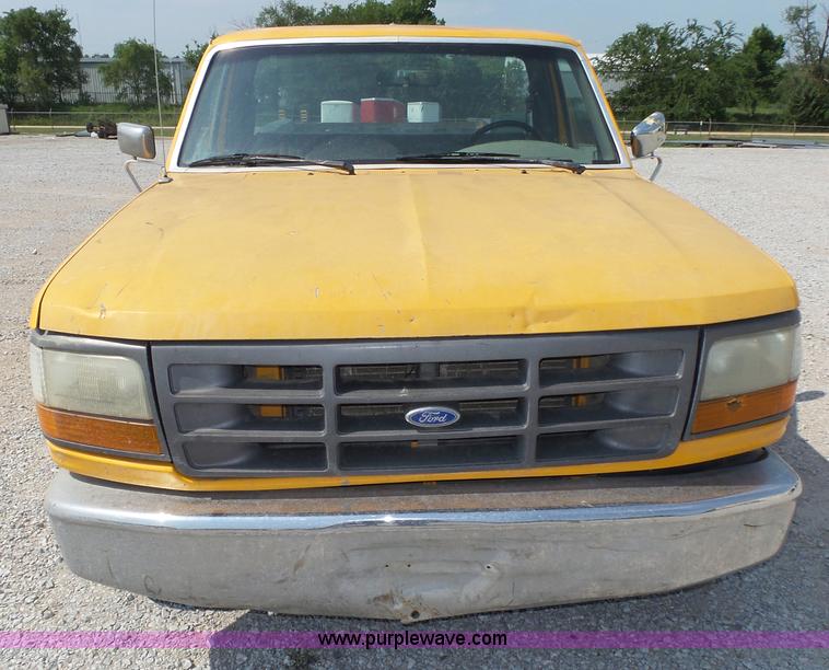 image for item K8366 1994 Ford F150 XL pickup truck