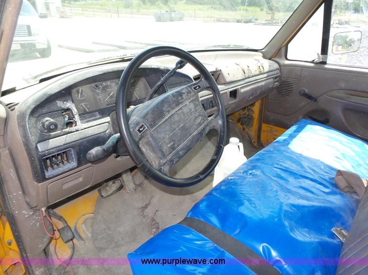 image for item K8366 1994 Ford F150 XL pickup truck