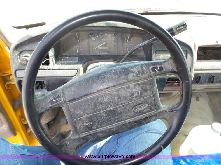 image for item K8366 1994 Ford F150 XL pickup truck