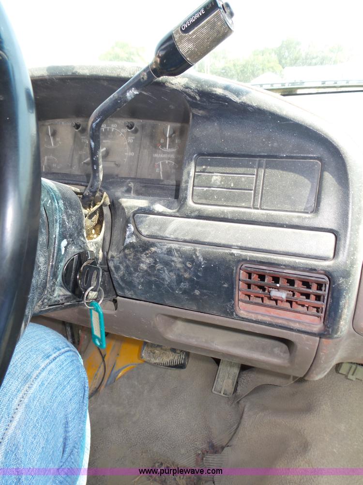 image for item K8366 1994 Ford F150 XL pickup truck