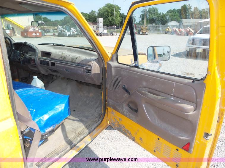 image for item K8366 1994 Ford F150 XL pickup truck