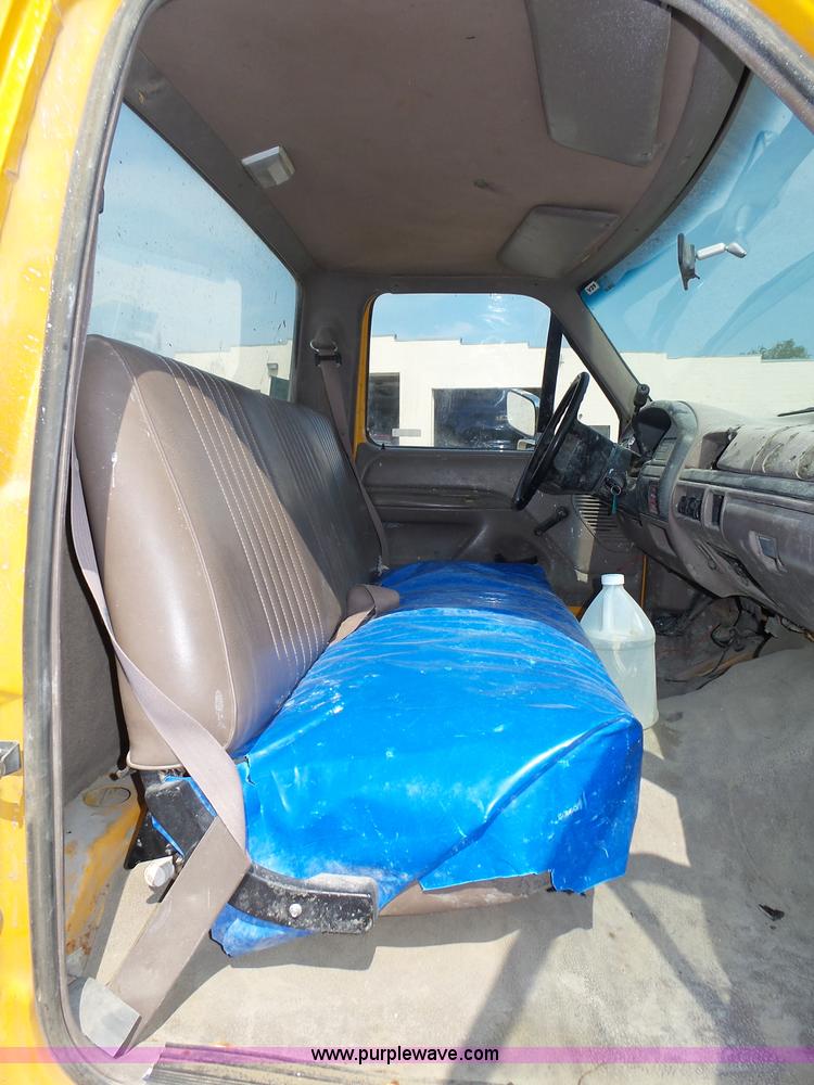 image for item K8366 1994 Ford F150 XL pickup truck