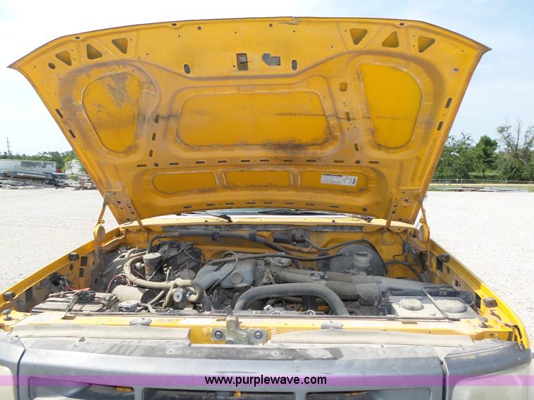 image for item K8366 1994 Ford F150 XL pickup truck