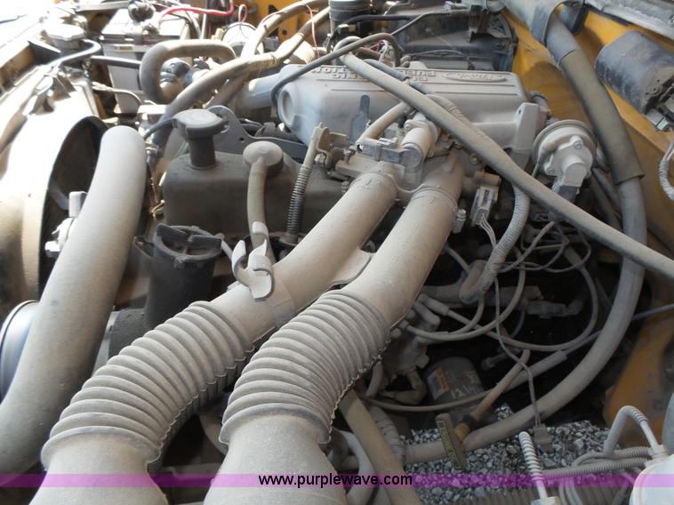 image for item K8366 1994 Ford F150 XL pickup truck