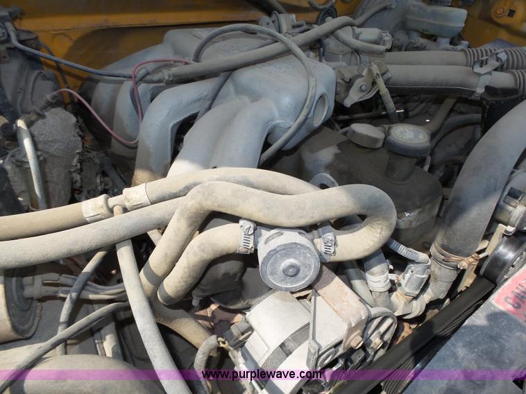 image for item K8366 1994 Ford F150 XL pickup truck