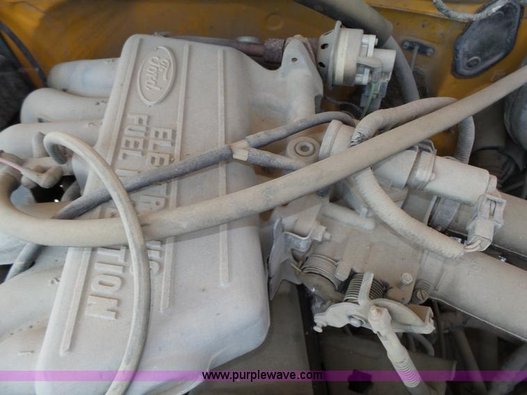 image for item K8366 1994 Ford F150 XL pickup truck