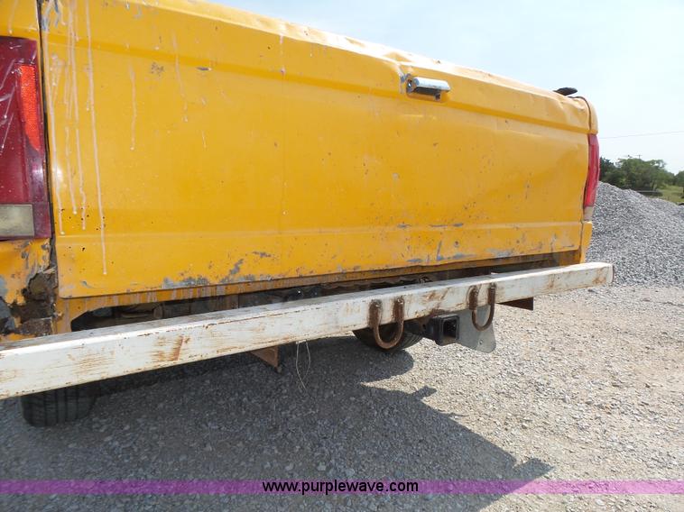 image for item K8366 1994 Ford F150 XL pickup truck