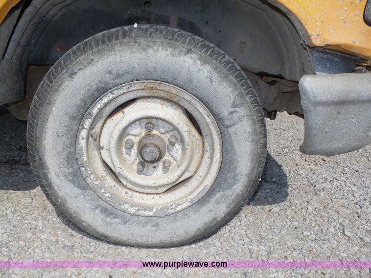 image for item K8366 1994 Ford F150 XL pickup truck