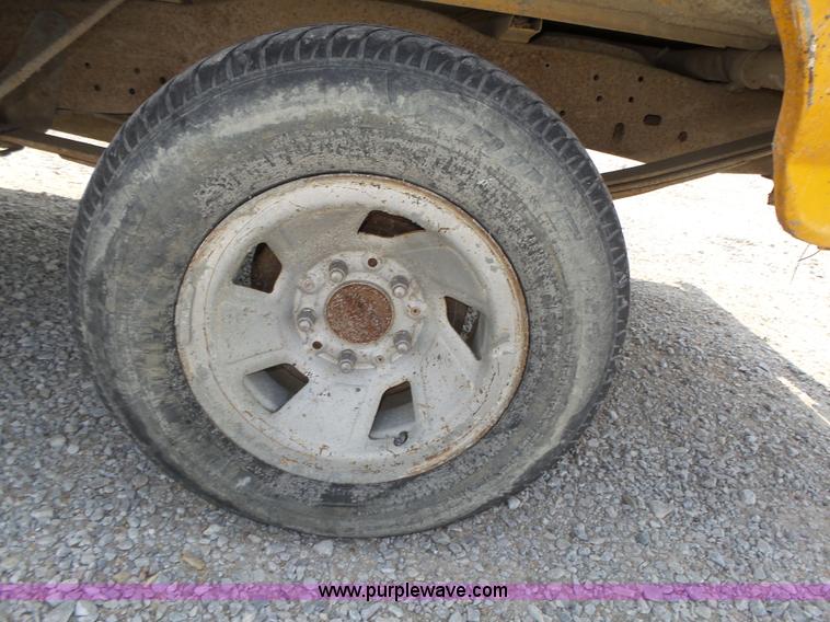 image for item K8366 1994 Ford F150 XL pickup truck