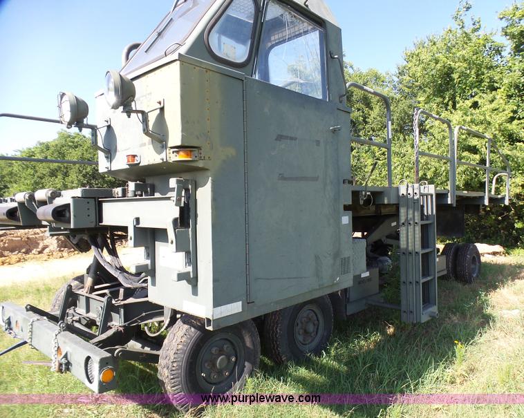 image for item L1544 Emerson AS-32-H-SA hydraulic cargo lift