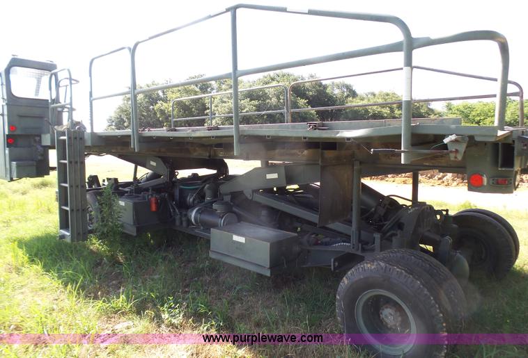 image for item L1544 Emerson AS-32-H-SA hydraulic cargo lift