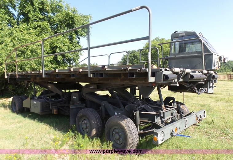 image for item L1544 Emerson AS-32-H-SA hydraulic cargo lift