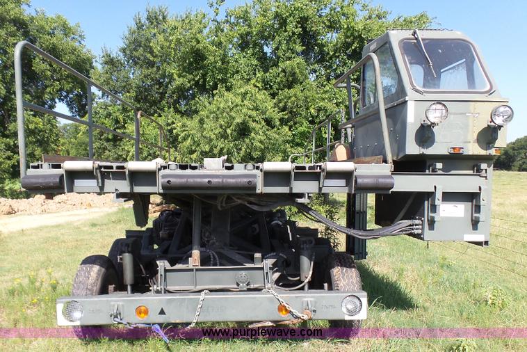 image for item L1544 Emerson AS-32-H-SA hydraulic cargo lift