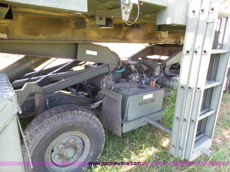 image for item L1544 Emerson AS-32-H-SA hydraulic cargo lift