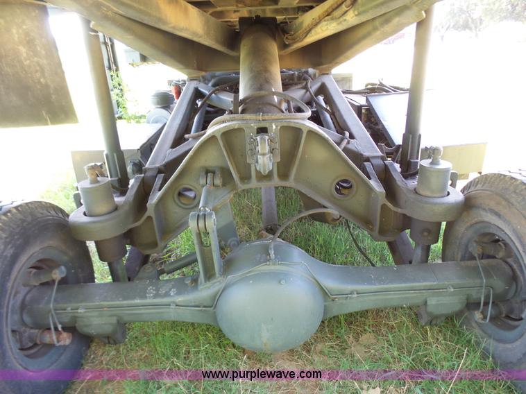 image for item L1544 Emerson AS-32-H-SA hydraulic cargo lift