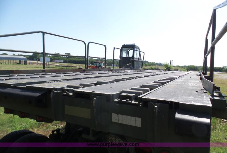 image for item L1544 Emerson AS-32-H-SA hydraulic cargo lift