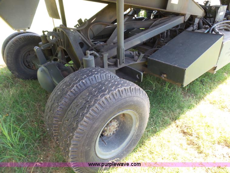 image for item L1544 Emerson AS-32-H-SA hydraulic cargo lift